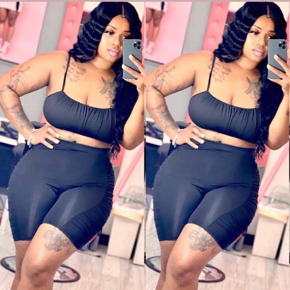 2 PIECE SET VERY NICE AND STRETCH